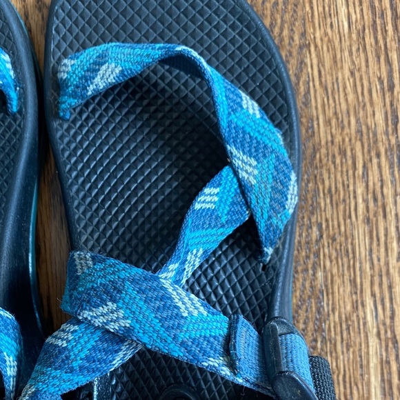 Blue/turquoise/white kids Chaco sandals, size 3. Excellent condition ships quick - Picture 9 of 15